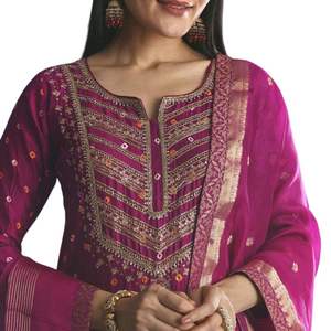 Salwar Kameez de Diseño en Seda Georgette Sintética con Bordado e Impresión para Fiestas Modernas, Ropa Étnica Pakistaní Informal - Product Image 4