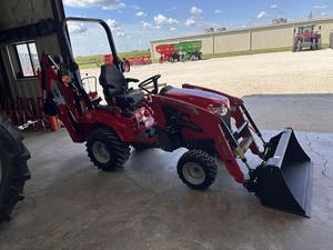 2025 Massey Ferguson 1GC.25 Tracteur à roues 2WD avec pelleteuse et chargeur frontal - Product Image 5