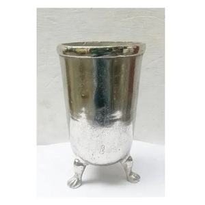 Maceta de Aluminio Ligera y Ecológica de la Marca TQC, Diseño Moderno Americano con Acabado Niquelado Dorado Brillante - Product Image 3