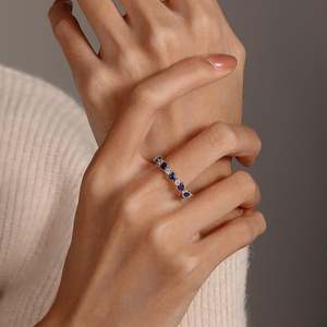 Bague d'éternité personnalisée Jeulia avec saphir taille ronde en forme de cœur - Bijoux fins romantiques - Product Image 5