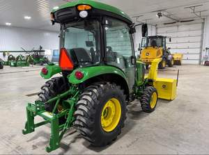 Soplador de Nieve Compacto John Deere 3046R de 45 HP, Multifuncional, con Soplador de Nieve Frontal Integrado, Equipado con Rodamientos de Motor - Product Image 4