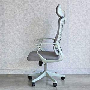 Silla de Oficina Ergonómica Giratoria GAK854, Diseño Minimalista, Altura Ajustable, Respaldo de Malla, Base de Plástico y Reposacabezas - Product Image 4