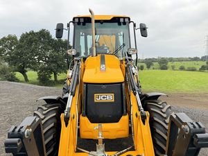 JCB 3CX Mini chargeuse 4x4 roues motrices avant chargeuse-pelleteuse 12 tonnes charge nominale 2 tonnes moteur pompe boîte de vitesses - Product Image 3