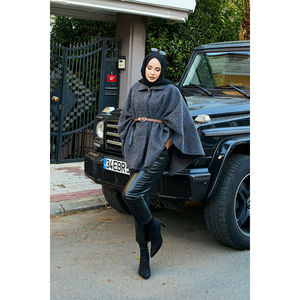 Poncho Antracita con Cinturón y un Solo Botón, Tejido, Abrigo de Invierno - Product Image 2