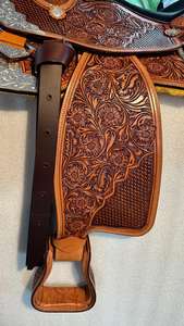 Silla de Montar Occidental Personalizada de Alta Calidad, Hecha a Mano, de Cuero Premium Duradero para Espectáculos Ecuestres - Product Image 2