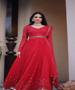 Descubre Nuestro Vestido de Gasa, Perfecto para Eventos Diurnos y Reuniones de Verano con Su Tela Ligera. - Product Image 3