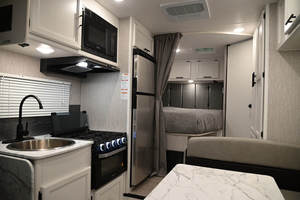 Autocaravana HOMTORHOME 2025 Coachmen CROSS TRAIL 23XG de Lujo, Color Azul Oscuro, Ajustable, para Campamentos Familiares, con Emisión Euro 5, 4-6 Personas - Product Image 5