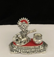 Nouveauté artisanat en métal personnalisé krishna murti argent plaqué flûte Krishna avec Matki décoration de la maison mariage retour cadeau indien