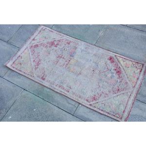 Alfombra Pequeña Vintage de 1.7x3.37 pies (51x103 cm), Alfombra Turca Roja con Estampado Animal - Product Image 2
