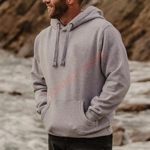 Pull à capuche chaud et confortable pour hommes avec capuche réglable en tissu durable, parfait pour les voyages, les aventures en plein air ou la détente à la maison - Product Image 2
