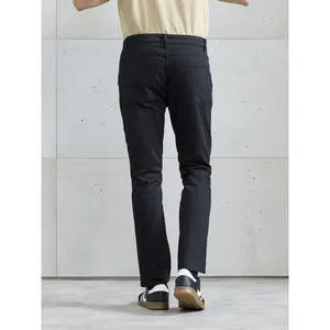Cintres personnalisés pour jeans et jupes à jambe droite – Solution de merchandising premium - Product Image 5