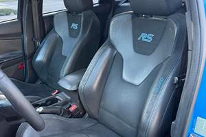 Ford Focus RS 2017 d'occasion en excellent état, boîte manuelle 6 vitesses, transmission intégrale, bleu nitro métallisé, provenance sud-est des États-Unis - Product Image 5