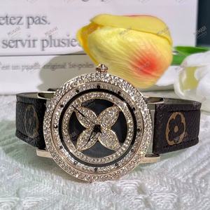 Montre élégante en moissanite florale avec cadran clouté de cristaux avec design de pétales et bracelet en cuir de créateur pour chic et glamour intemporel - Product Image 4