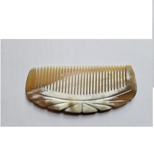 Peine de Cuerno Natural Hecho a Mano de Alta Calidad Personalizado para Peinar el Cabello, Hecho de Cuerno de Búfalo Real de la India. - Product Image 1