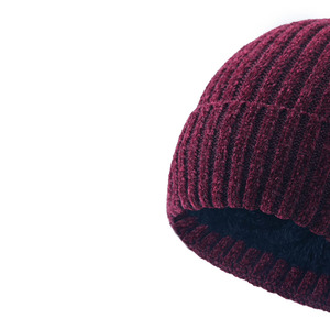 Gorros unisex cálidos y elegantes hechos de acrílico suave, perfectos para ropa de invierno, moda informal o marca promocional - Product Image 3