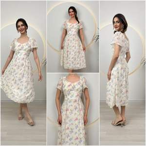 Vestido de Crepé Transpirable 2134 con Cuello Cuadrado, Cintura Natural y Diseño Estampado - Product Image 4