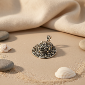 Colgante Religioso de Plata de Ley 925 con Baño de Rodio y Marcasita, Hecho a Mano, para Uso Diario de Mujeres - Product Image 1