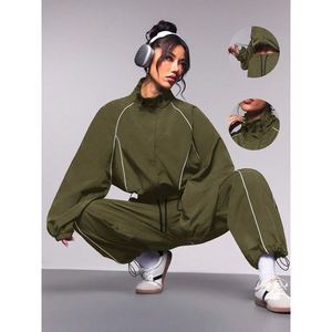 Conjuntos de Top Corto y Chaqueta Cortavientos con Logotipo Personalizado para Mujer, Conjunto Casual de Dos Piezas para Verano con Capucha y Tops Largos - Product Image 5