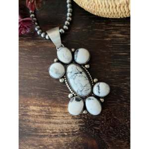 Colgante de Búfalo Blanco y Plata de Ley de Kathleen Chavez con Tecnología de Incrustación en Bisel - Product Image 3