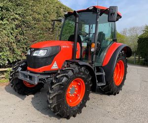 Tracteur agricole diesel 4x4 robuste avec élévateur hydraulique, prise de force et attelage trois points - Product Image 4