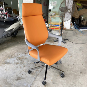 Sedia da Ufficio Contemporanea MF6101A con Schienale Alto, Rivestimento in Ecopelle di Lusso, Poggiatesta Regolabile, Base in Metallo Cromato per Uffici - Product Image 3