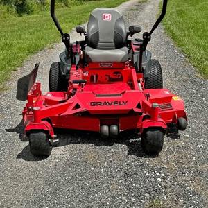 Tondeuse à gazon de qualité industrielle Gravely Zero Turn 2 temps 125cc Moteur 24v Tension Bon état à vendre - Product Image 6