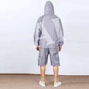 Conjunto corto cortavientos de nailon de 2 piezas para hombre 2024, transpirable, ajuste relajado, diseño estampado Unisex para la temporada de otoño e invierno - Product Image 6