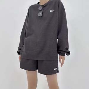 À la mode femmes gaufré gris 100% coton hiver à capuche avant grande taille lâche tricot décontracté sport court - Product Image 3