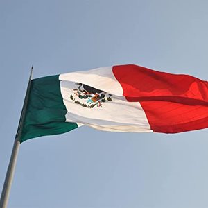 Paquete de 2 Banderas de México de 3x5 pies para Exteriores, Banderas Nacionales Mexicanas Bordadas de Doble Cara Hechas en EE. UU., Poliéster 210D de Alta Resistencia - Product Image 2