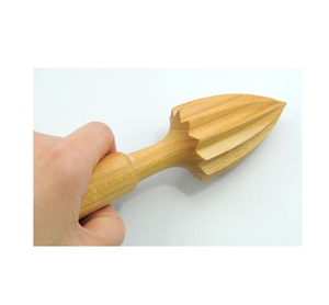 Presse à main en bois écologique Presse-agrumes manuel Alésoirs de fruits Design Outil de cuisine Presse-agrumes en bois Pièce design - Product Image 2