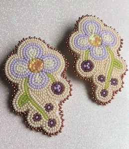 Pendientes de cuentas rojas hechos a mano para niñas con una elegante y duradera artesanía diseñada para un uso diario elegante y a la moda. - Product Image 2