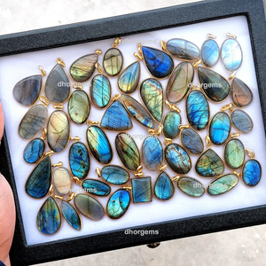 Pendentif en pierre précieuse labradorite bleue de haute qualité, en acier inoxydable, petite pierre précieuse, lunette ronde, ample, demi-lune - Product Image 3