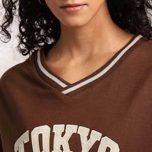 Nouveau haut 2025 Article mode rue Look meilleures femmes sweat col en V conçu outclass couleur unie Look femmes sweat - Product Image 5