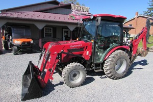 2019 Mahindra 2638 HST รถตักมือสองที่มีคุณสมบัติของโหลดเดอร์ด้านหน้ารวมถึงกระปุกเกียร์หลักส่วนประกอบปั๊มเครื่องยนต์รวมอยู่ด้วย