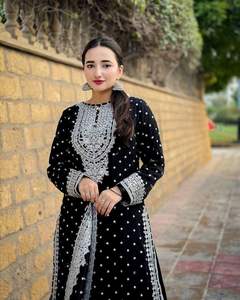 Dernier modèle de haut de fête en faux georgette avec de magnifiques broderies entièrement en sequins et sharara avec dupatta brodé - Product Image 5