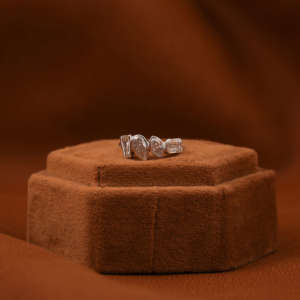 Regalo de aniversario de oro sólido de 14kt Cuatro diamantes Multiforma Lab Grown Radiant Tapper Baguette Pear Cut IGI Certified - Product Image 2