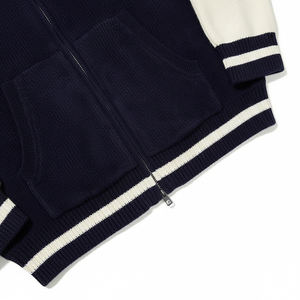 เสื้อแจ็คเก็ตวาร์ซิตี้ผู้ชายแบบปรับแต่งได้ พร้อมโลโก้ด้านหน้า ระบายอากาศ กันลม ดีไซน์สำหรับฤดูหนาว คุณภาพสูง ผลิตจากผ้าโพลีเอสเตอร์/คอตตอนแบบทอ รับผลิตแบบ OEM - Product Image 5