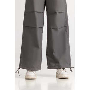 Pantalon cargo gris taille haute pour femme, en toile respirante et tissu mélangé, avec fermeture élastique à la taille, style évasé - Product Image 6