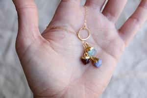 Collar con Dije de Plata de Ley 92.5, Diseño de Piedra Natal Familiar, Joyería para Mamá con Piedra Preciosa en Bruto, Estilo Moderno y Pulido en Oro - Product Image 2