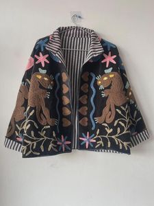 Veste courte en velours noir ethnique Suzani, veste oversize, veste bohème, manteau de festival, style bohème, veste brodée - Product Image 3