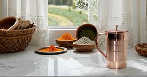 Jarra de agua con acabado de cobre de lujo de 1500ml con tapa personalizable para uso en el hogar o la oficina - Product Image 2