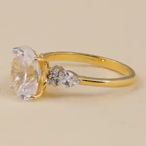 แหวนหมั้นเพชรสามเม็ดทรงรี LR27741 - Product Image 4