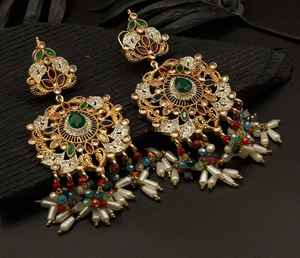 Nouvelles boucles d'oreilles pendantes super brillantes pour femmes, entièrement serties de strass, plaquées or, bijoux de mariage indiens Punjabi - Product Image 3