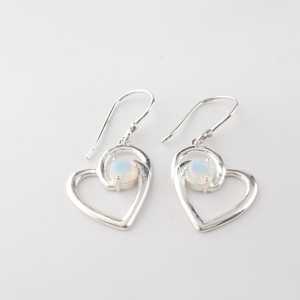 Boucles d'oreilles faites à la main en argent sterling 925 plaqué or avec opale laiteuse pour femmes - Cadeau d'anniversaire et de fête - Product Image 3