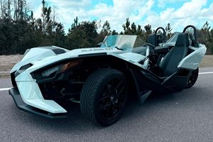SlingshotS 2022, boîte manuelle 5 vitesses, 178 ch, 4 cylindres, gris fantôme - Product Image 6