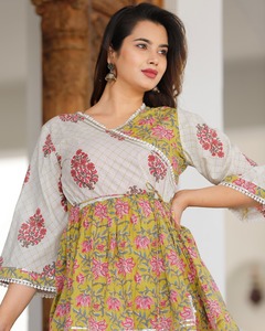 Ensemble de vêtements longs pour femmes, 2 ensembles de Kurtis indiens de styliste imprimés à manches trois quarts à la mode - Product Image 3