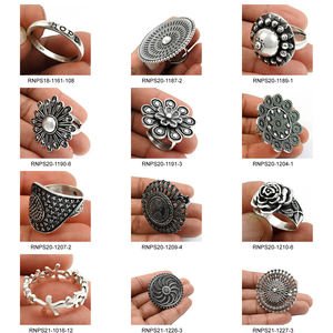 Joyería artesanal India hecha a mano, anillo ajustable de aspecto étnico de forma redonda de plata oxidada de Ley 925 para sus proveedores a granel - Product Image 5