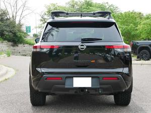 Nissan Pathfinder Rock Creek SUV 4x4 2023, sièges en cuir, toit ouvrant, caméra arrière 360°, transmission automatique, moteur essence 4.1-6L - Product Image 3