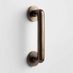 Poignée de porte AuraHold Classic, style Regal Edge, en laiton de qualité supérieure, pour portes intérieures et extérieures, quincaillerie de luxe pour designer - Product Image 1