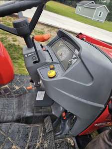 Tracteur compact Massey Ferguson 1525 d'occasion en bon état avec chargeur frontal et tondeuse arrière 25HP 4 roues motrices Transmission par engrenages Multifonctionnel - Product Image 4